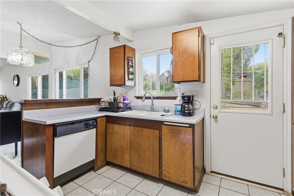 Jurupa Valley, California, 92509, United States, 4 Bedrooms Bedrooms, ,3 BathroomsBathrooms,Residential,For Sale,2044846