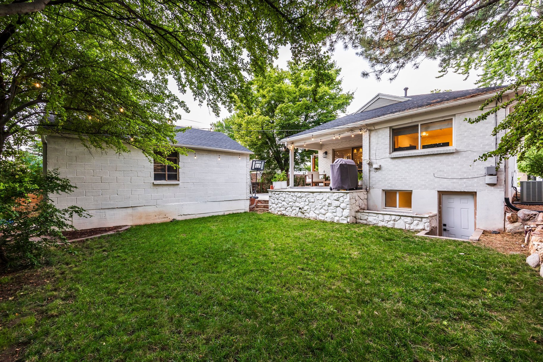  Remodeled Rambler with Outside Basement Entrance - 物件實景