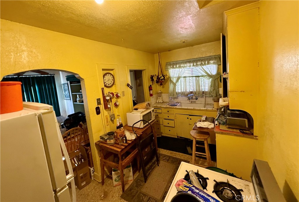 Compton, California, 90221, United States, 2 Bedrooms Bedrooms, ,1 BathroomBathrooms,Residential,For Sale,1979361