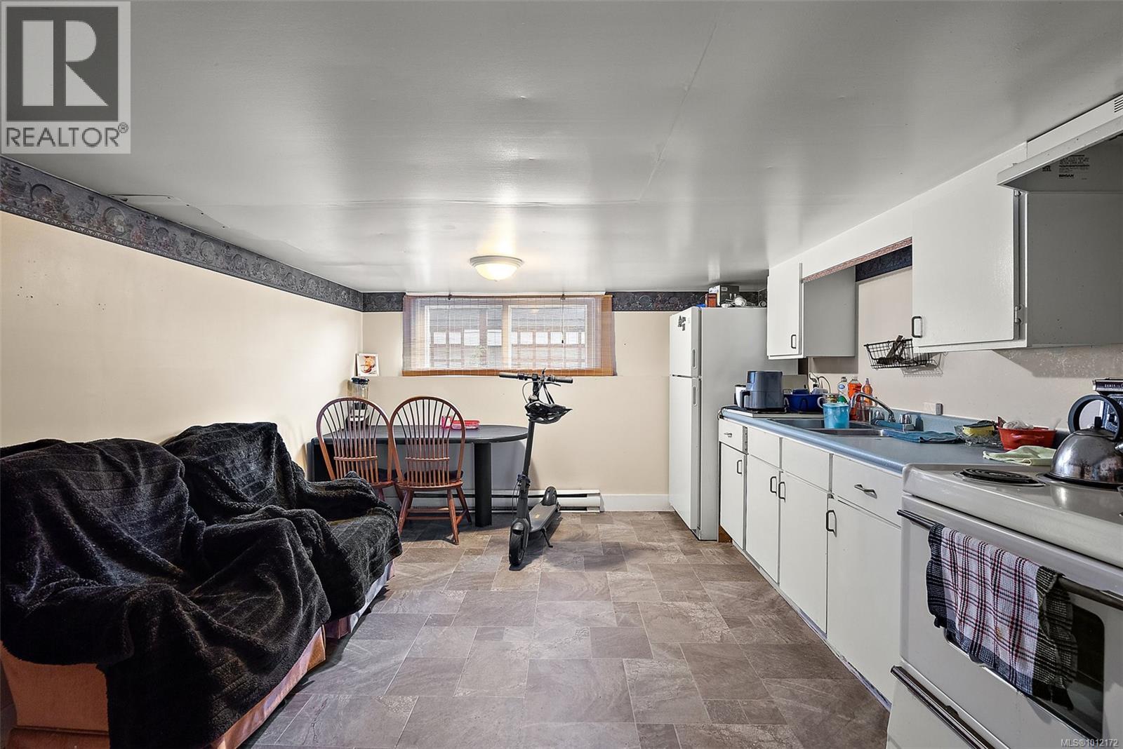 SIDNEY, British Columbia, V8L 2W2, CA, 5 Bedrooms Bedrooms, ,5 BathroomsBathrooms,Residential,For Sale,1949538