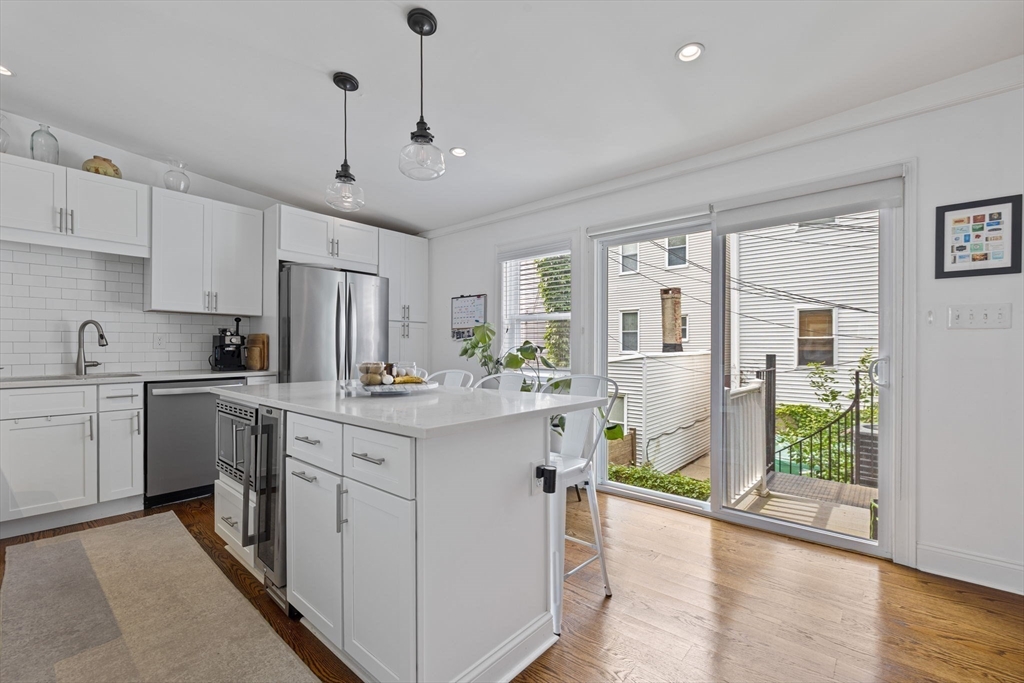 Boston, Massachusetts, 02128, United States, 3 Bedrooms Bedrooms, ,3 BathroomsBathrooms,Residential,For Sale,1974277