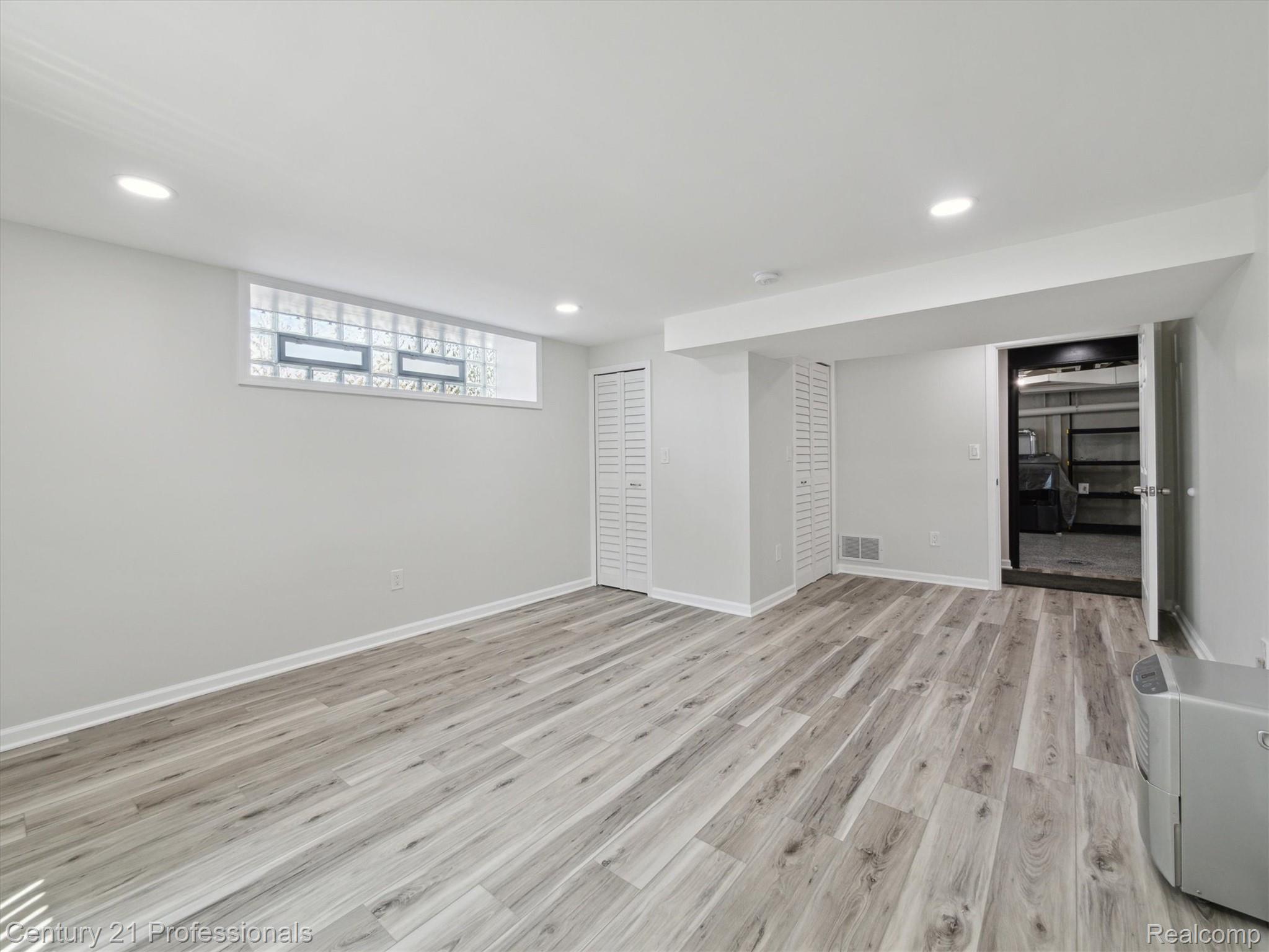 FarmingtonHills, Michigan, 48167, United States, 4 Bedrooms Bedrooms, ,4 BathroomsBathrooms,Residential,For Sale,1895323