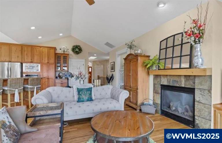 Salem, Oregon, 97306, United States, 4 Bedrooms Bedrooms, ,3 BathroomsBathrooms,Residential,For Sale,1989443