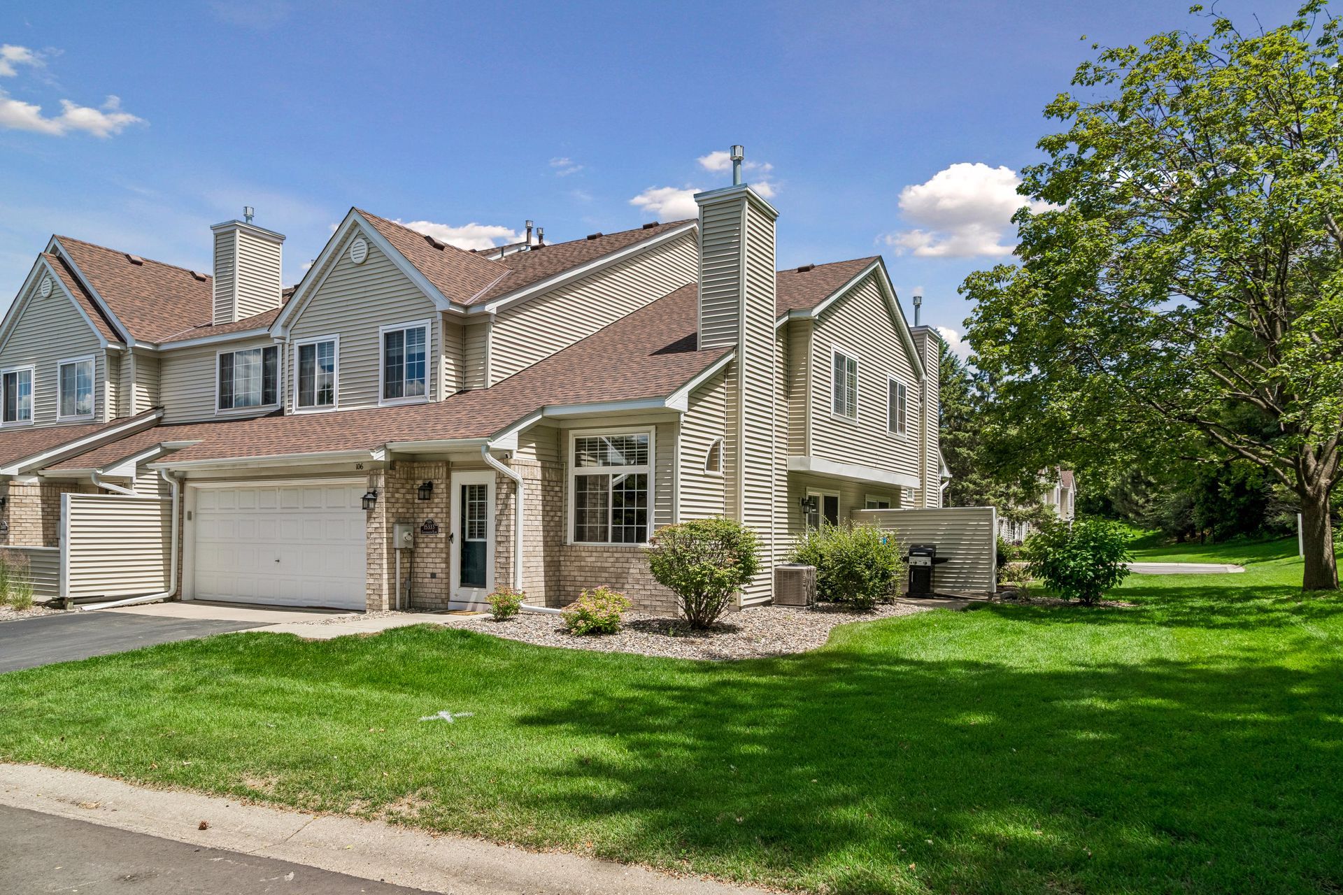 Private Woodland Townhome Near Parks and Recreation - 物件實景