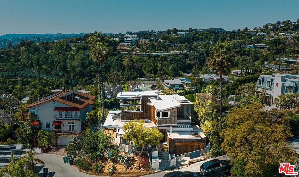 9443 Sierra Mar Pl, Los Angeles, California, 90069, United States, 3 Bedrooms Bedrooms, ,3 BathroomsBathrooms,Residential,For Sale,9443 Sierra Mar Pl,1612941
