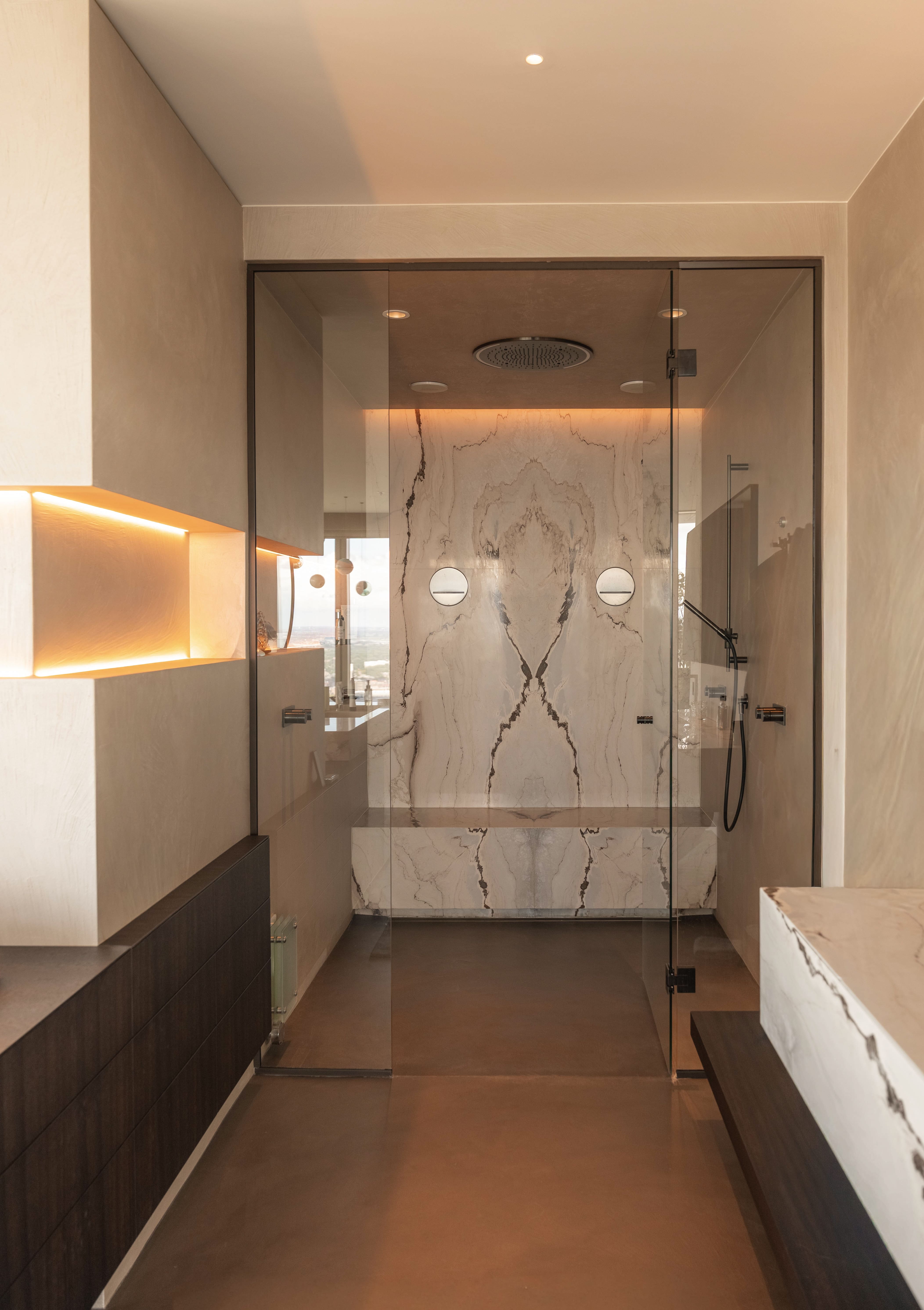  EEN BUITENGEWONE PENTHOUSE-RESIDENTIE MET TERRASSEN RONDOM EN EEN ADEMBENEMEND 3 - 物件實景