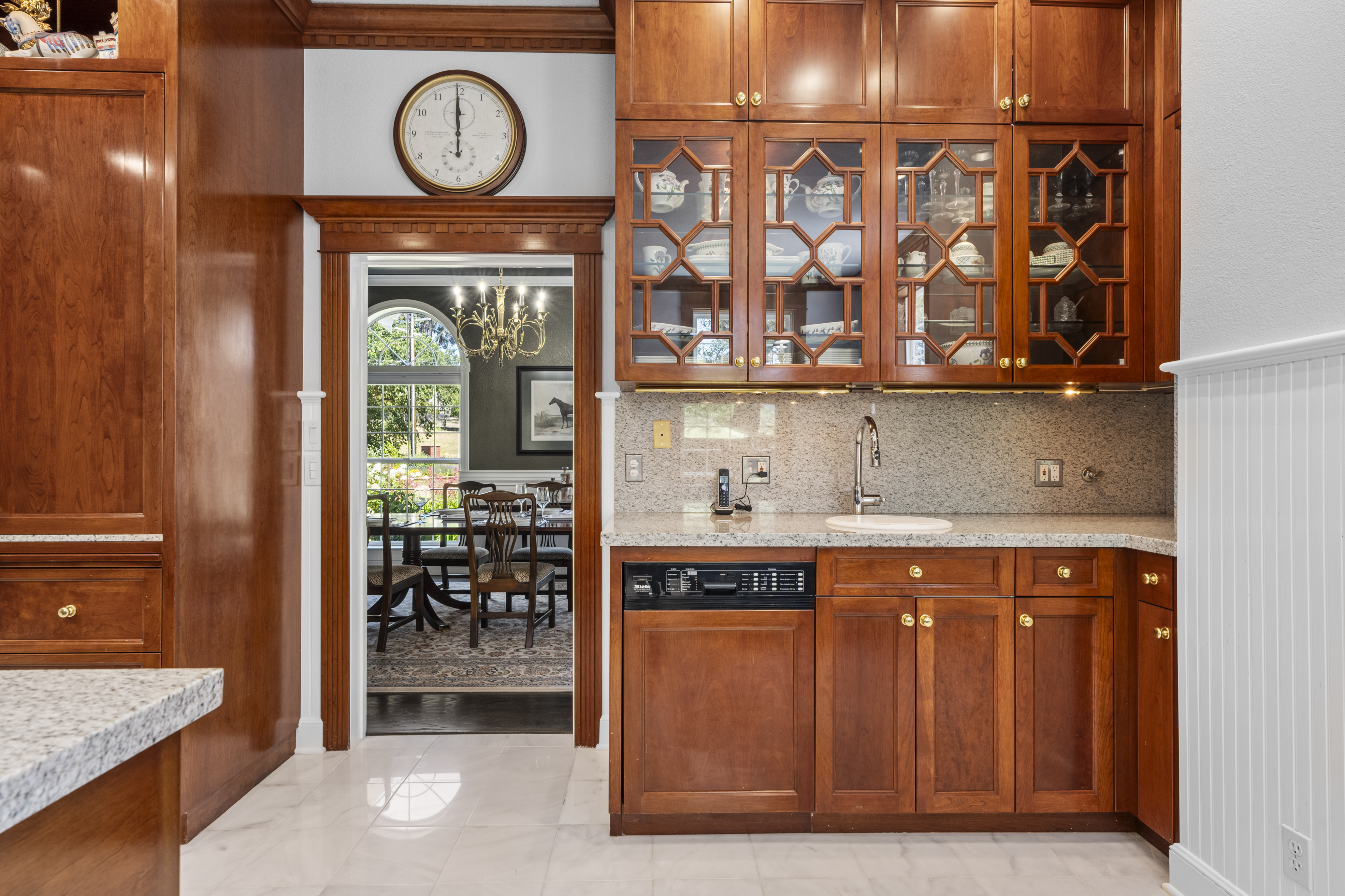  Grand Georgia Colonial Estate with Luxurious Designer Finishes - 物件實景