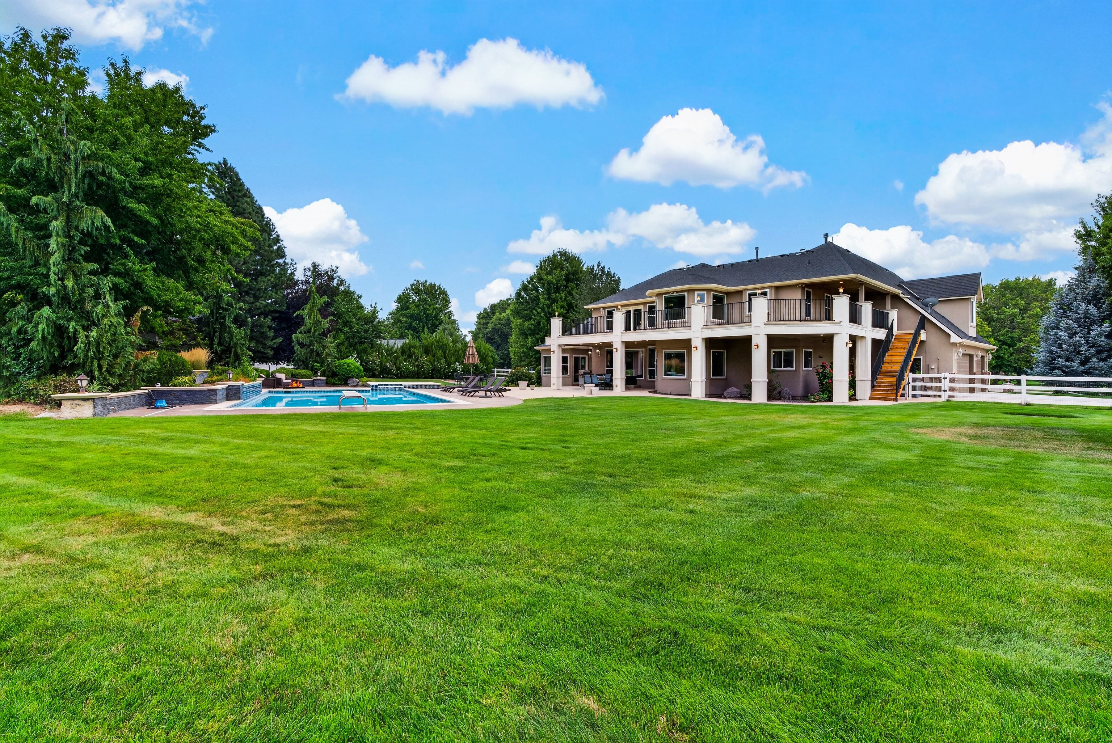  Exceptional Eagle Property - 物件實景
