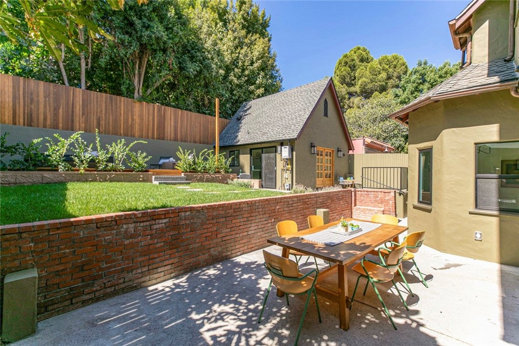 Los Angeles, California, 90027, United States, 4 Bedrooms Bedrooms, ,3 BathroomsBathrooms,Residential,For Sale,1942315