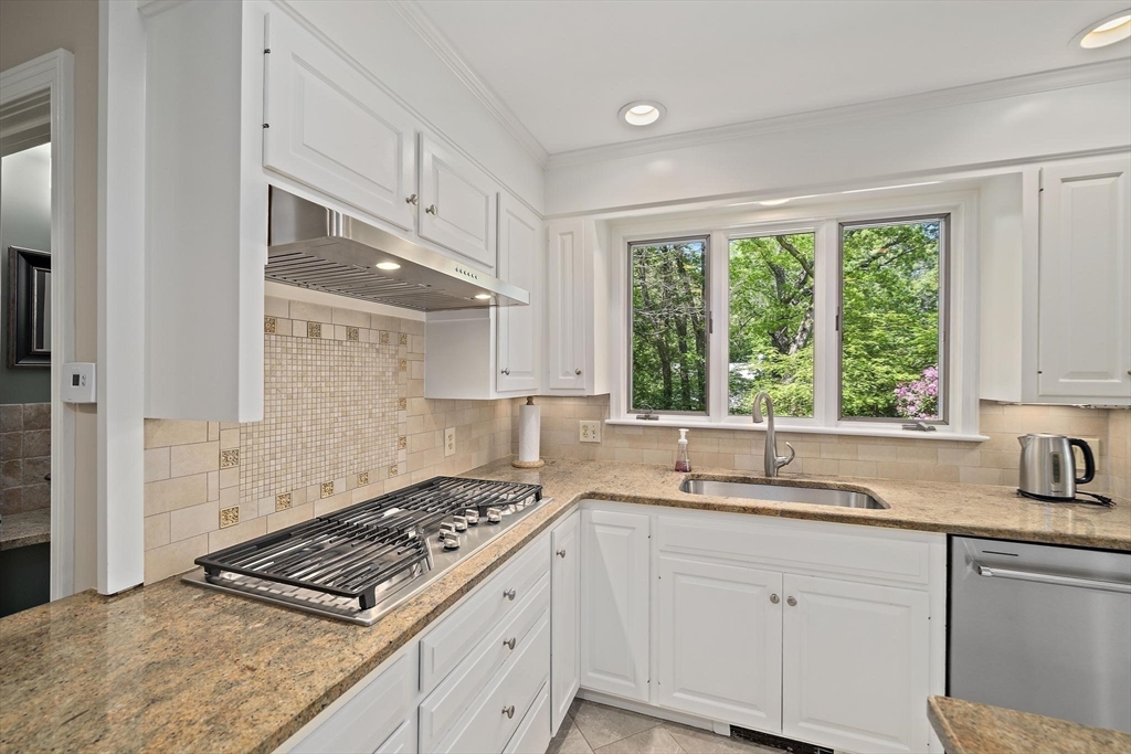 Newton, Massachusetts, 02468, United States, 4 Bedrooms Bedrooms, ,4 BathroomsBathrooms,Residential,For Sale,1829542