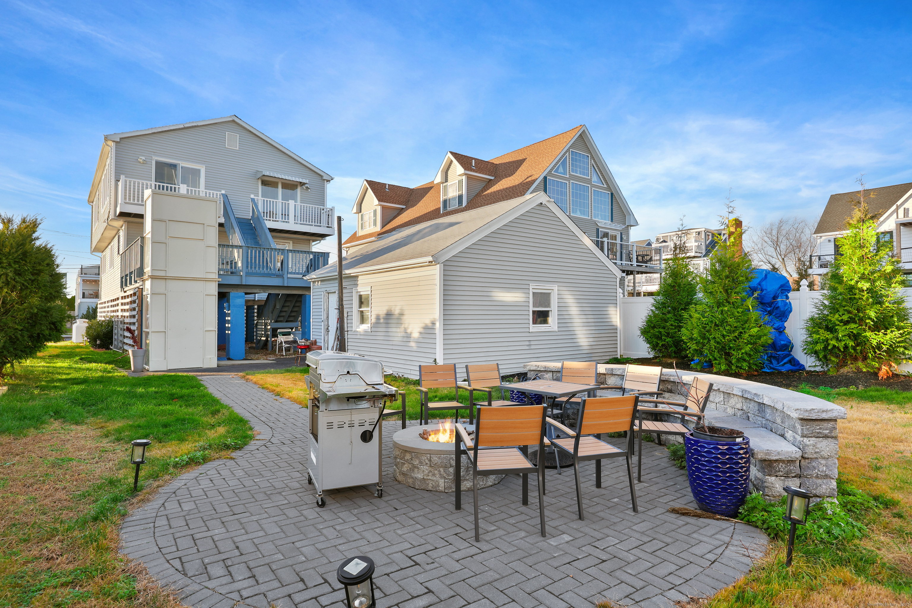 Stratford, Connecticut, 06615, United States, 4 Bedrooms Bedrooms, ,3 BathroomsBathrooms,Residential,For Sale,2003243