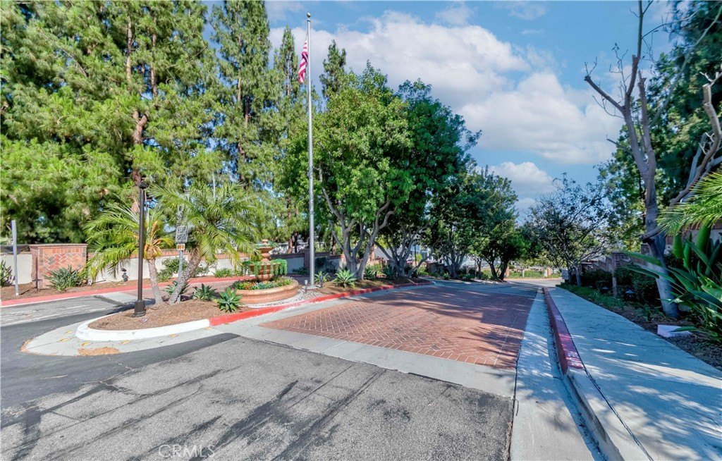 Aliso Viejo, California, 92656, United States, 2 Bedrooms Bedrooms, ,2 BathroomsBathrooms,Residential,For Sale,1901235