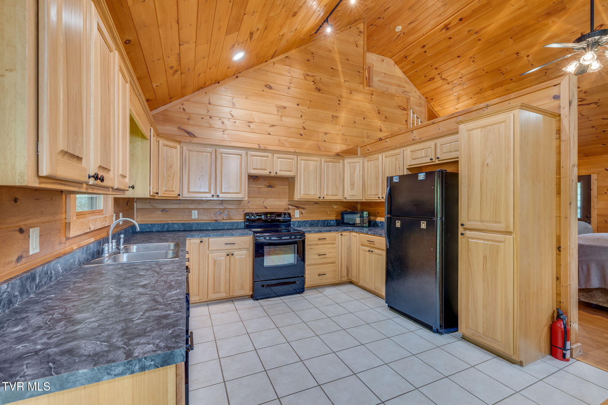Butler, Tennessee, 37640, United States, 2 Bedrooms Bedrooms, ,3 BathroomsBathrooms,Residential,For Sale,1914007