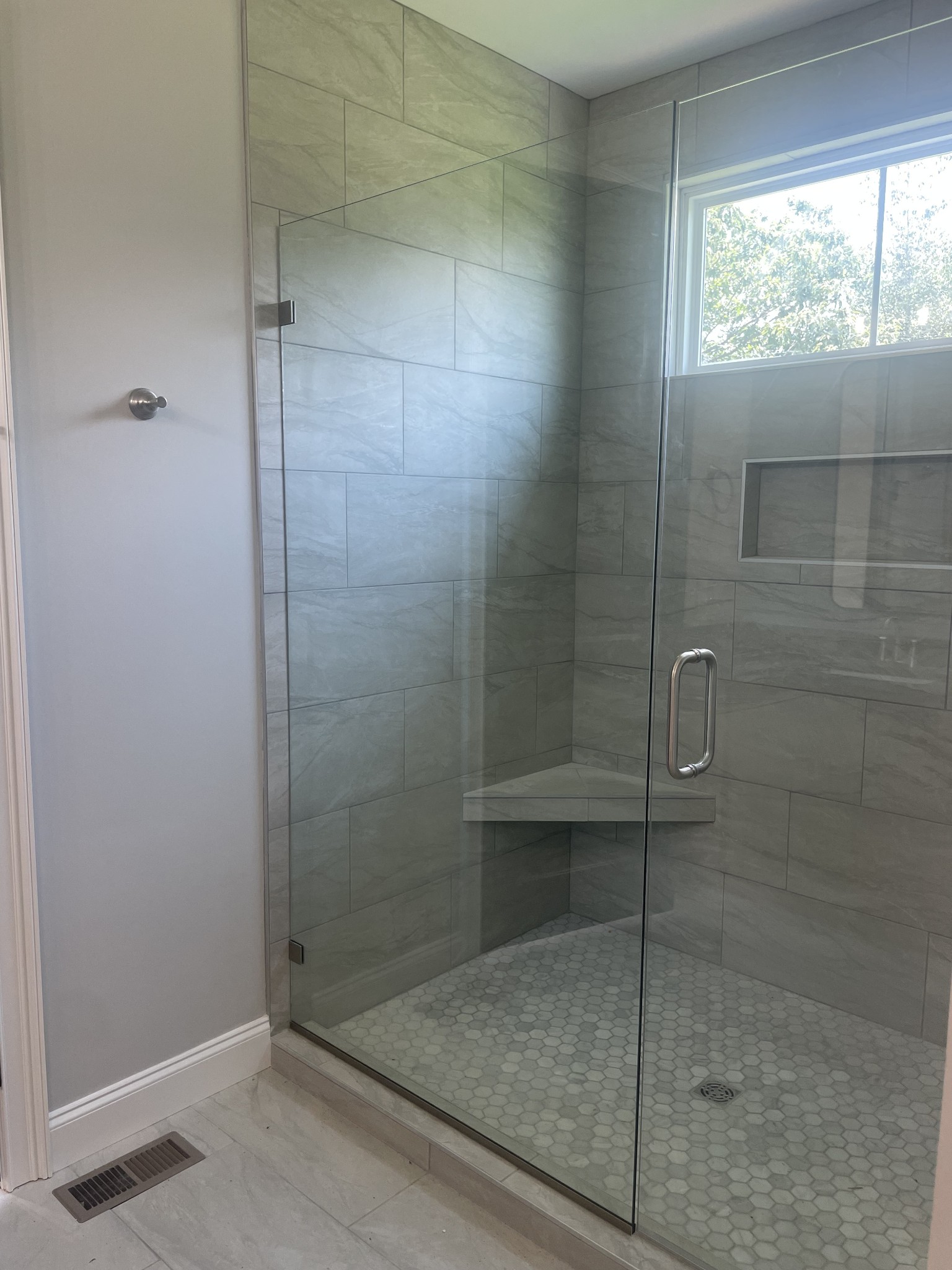 Winchester, Tennessee, 37398, United States, 3 Bedrooms Bedrooms, ,4 BathroomsBathrooms,Residential,For Sale,1928177