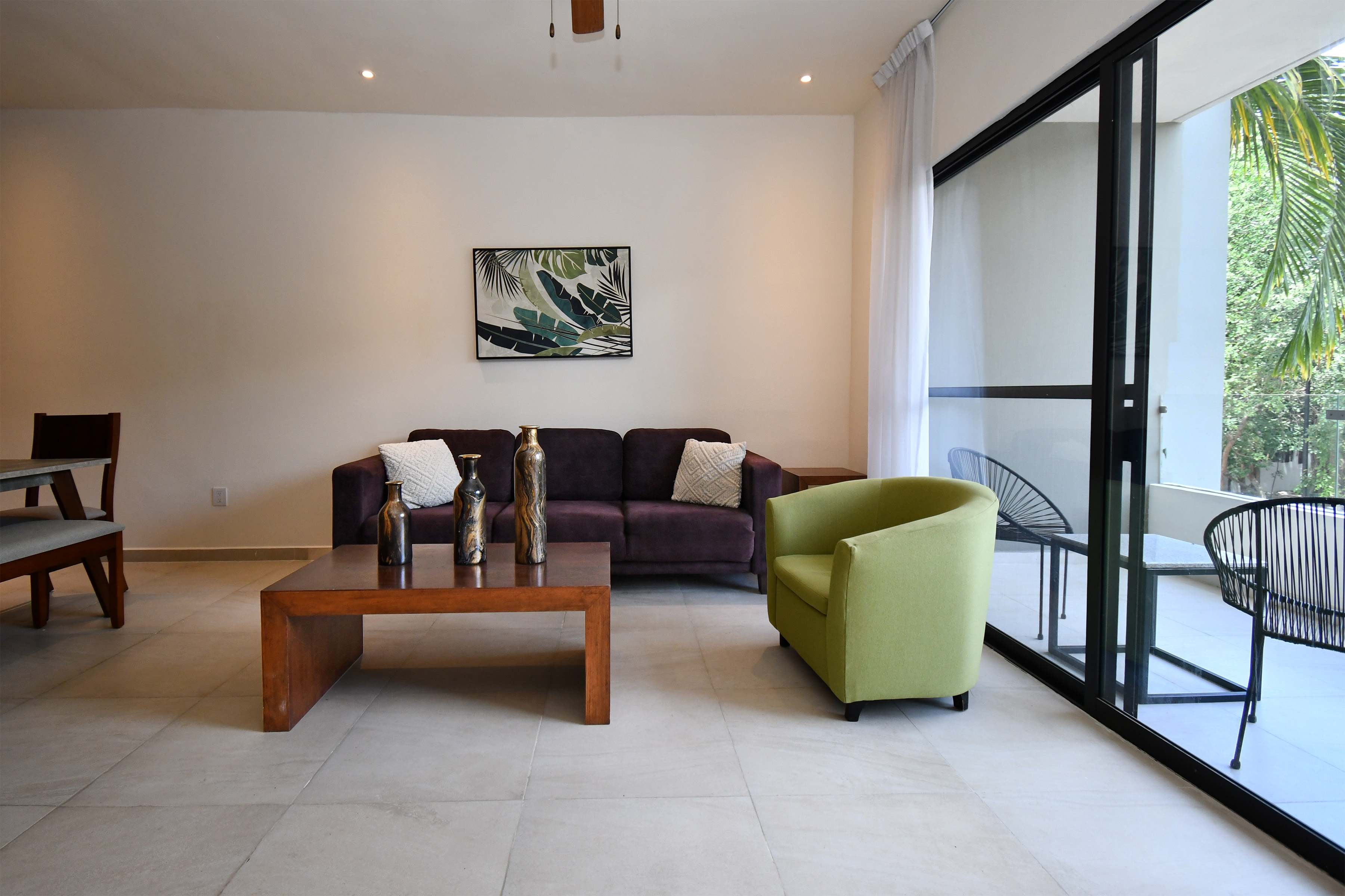  Spacious Three-Bedroom Condominium - 物件實景