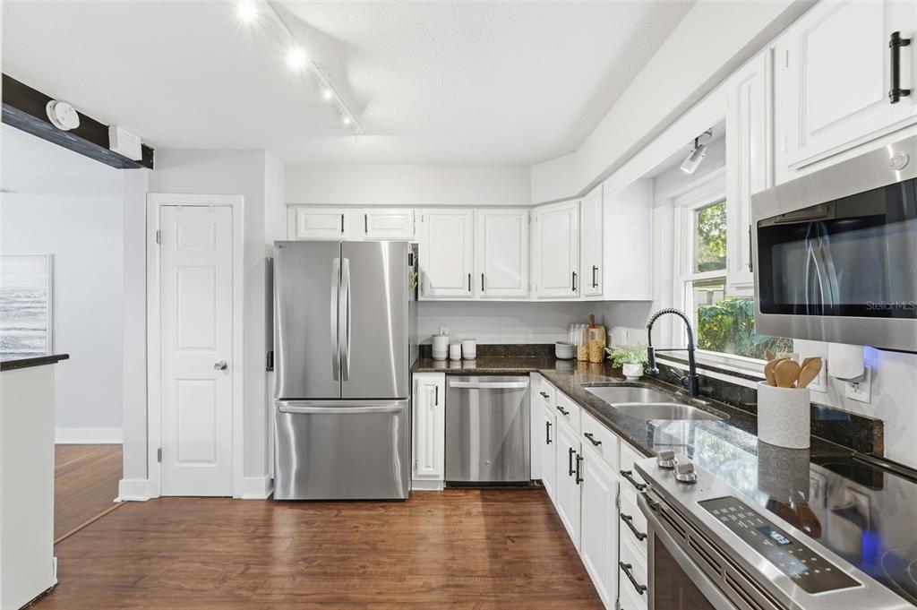 Winter Park, Florida, 32789, United States, 3 Bedrooms Bedrooms, ,2 BathroomsBathrooms,Residential,For Sale,1987526