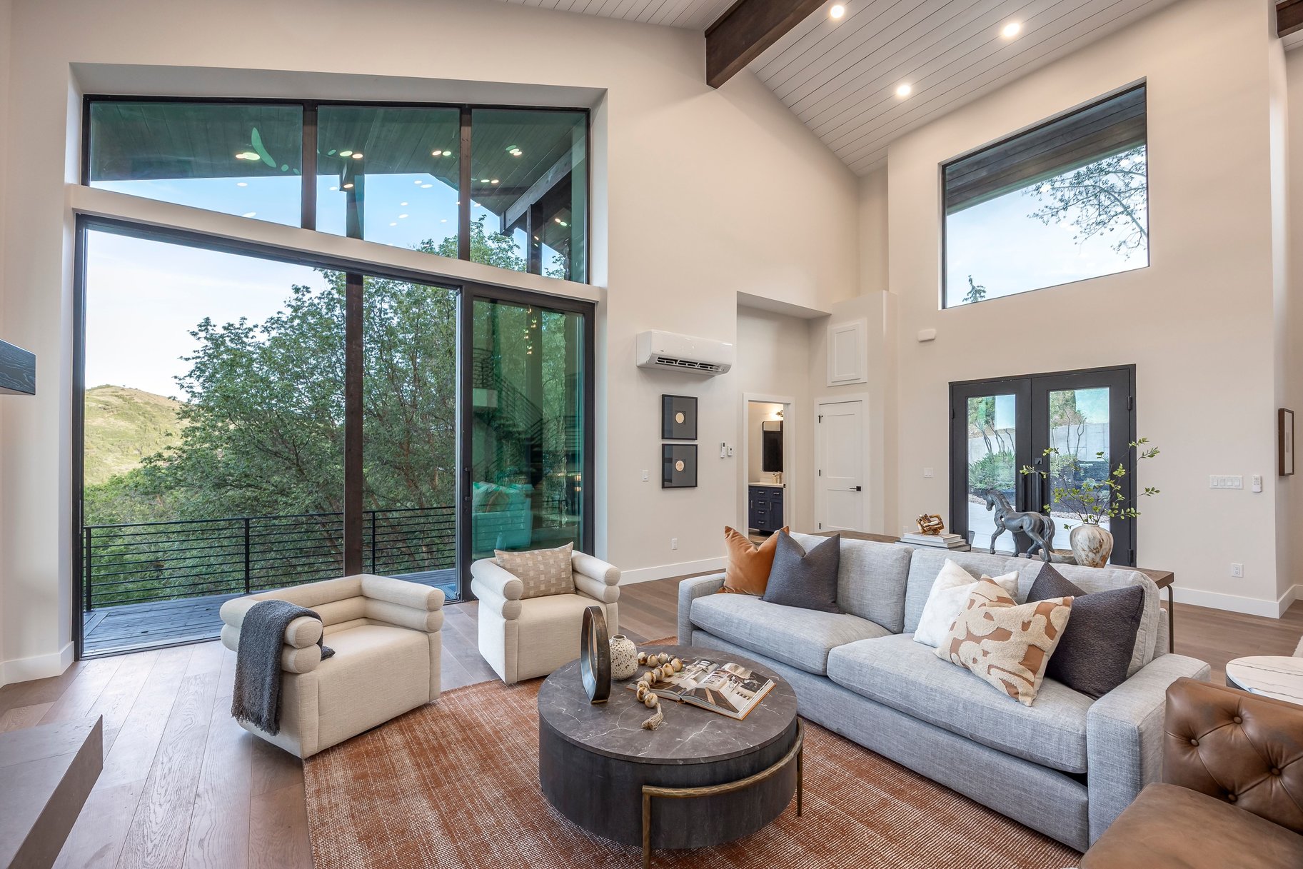  Full Scale Rebuild with Amazing Outdoor Spaces and Views - 物件實景