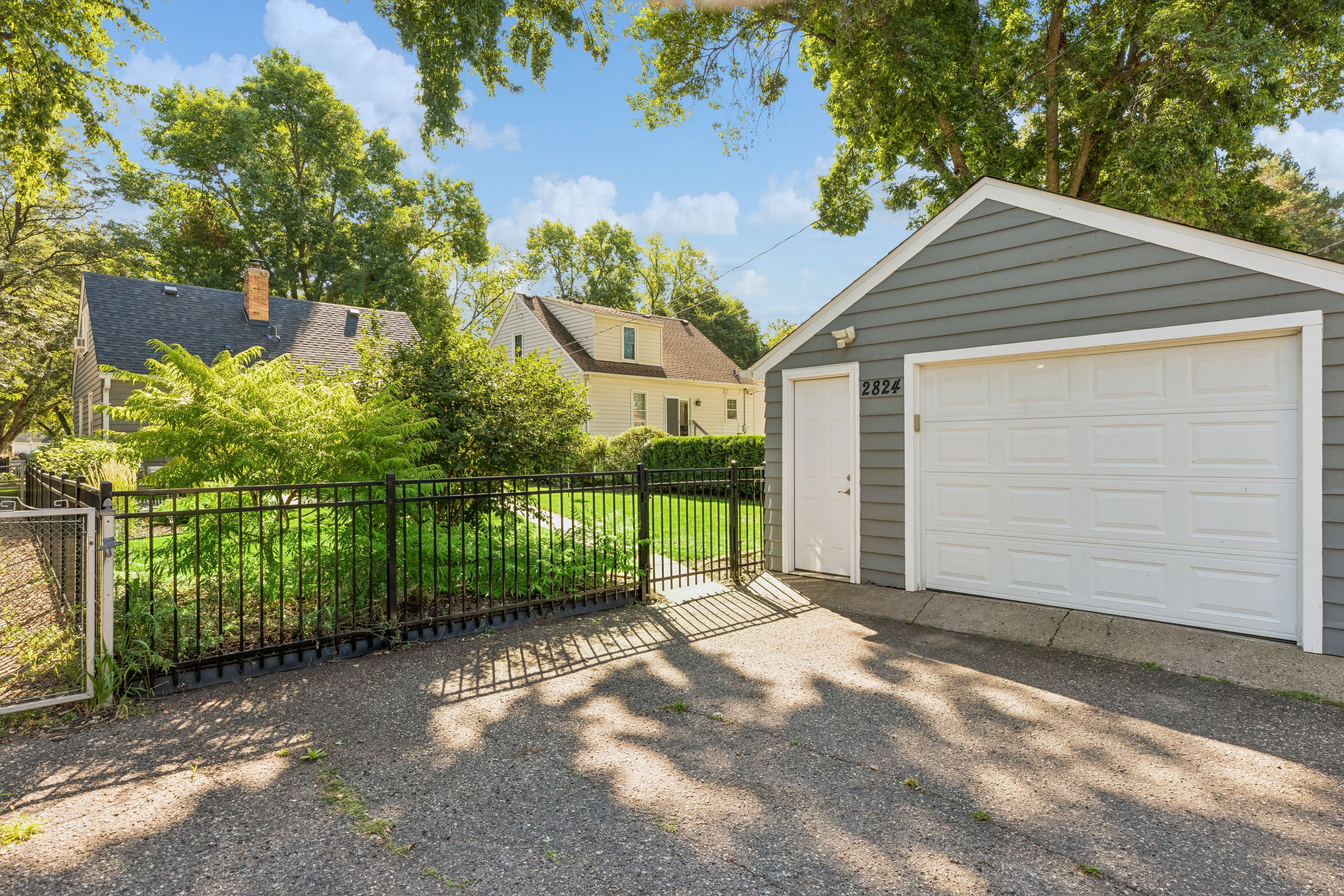  Updated Saint Louis Park Bungalow with Timeless Charm - 物件實景