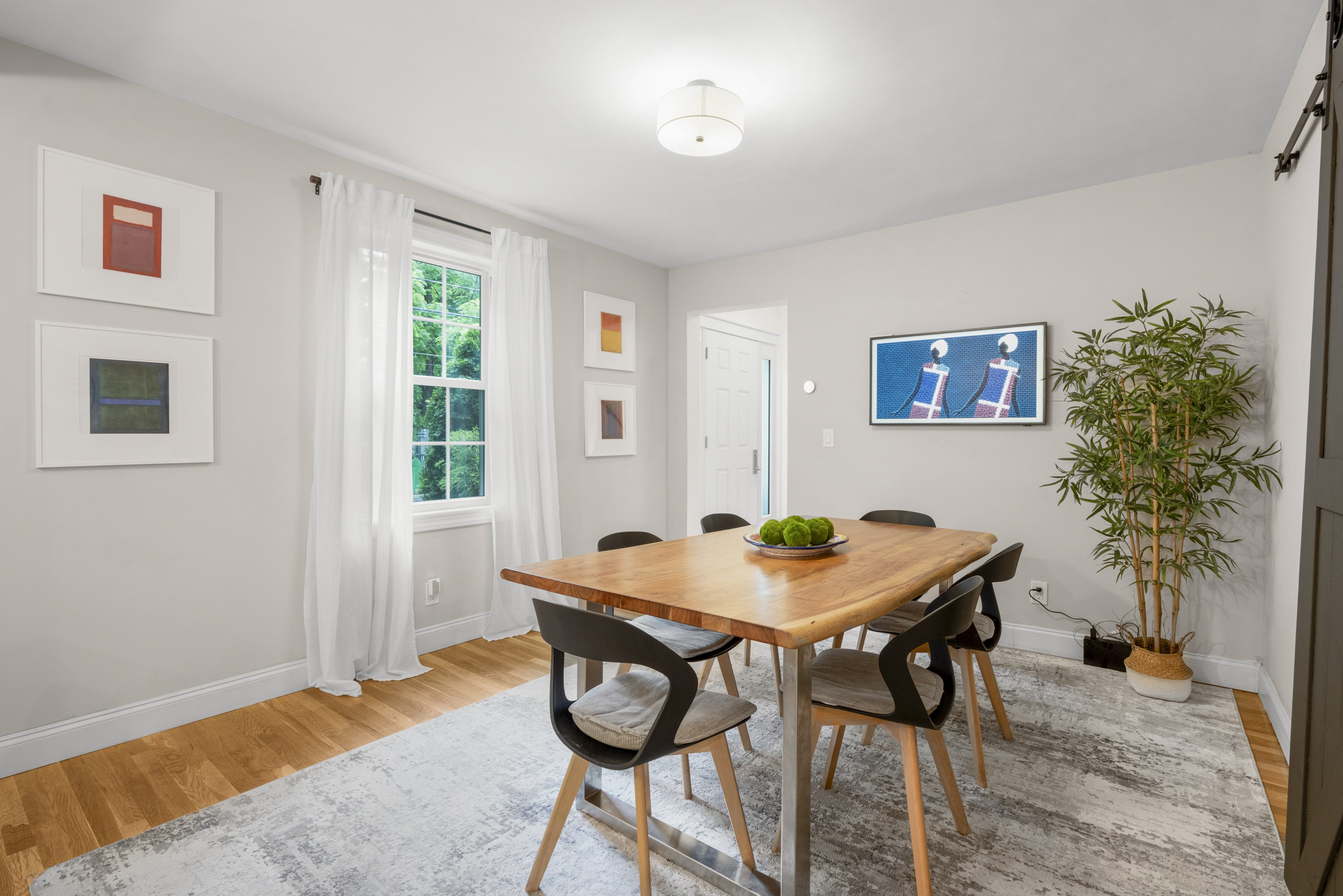  Beautifully Updated Corner Colonial - 物件實景