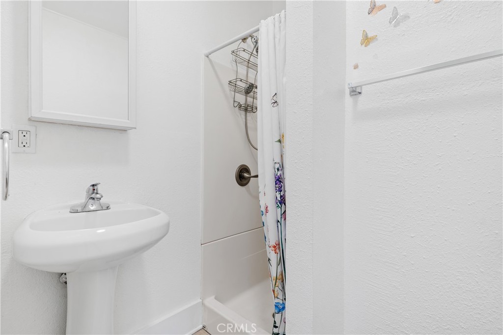 Long Beach, California, 90813, United States, 5 Bedrooms Bedrooms, ,3 BathroomsBathrooms,Residential,For Sale,2003268