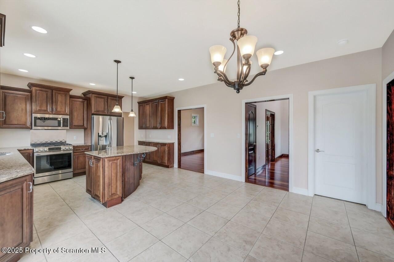 Throop, Pennsylvania, 18512, United States, 3 Bedrooms Bedrooms, ,3 BathroomsBathrooms,Residential,For Sale,1889511