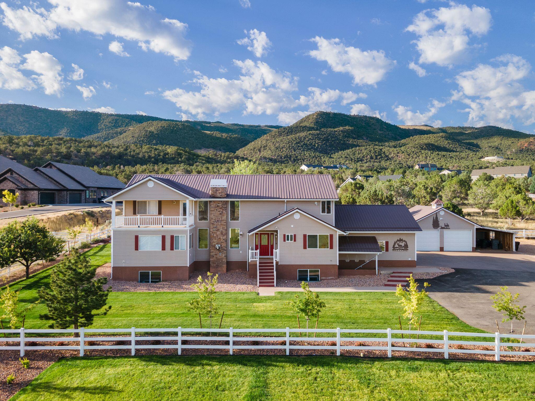 Parowan, Utah, 84761, United States, 6 Bedrooms Bedrooms, ,5 BathroomsBathrooms,Residential,For Sale,1995430