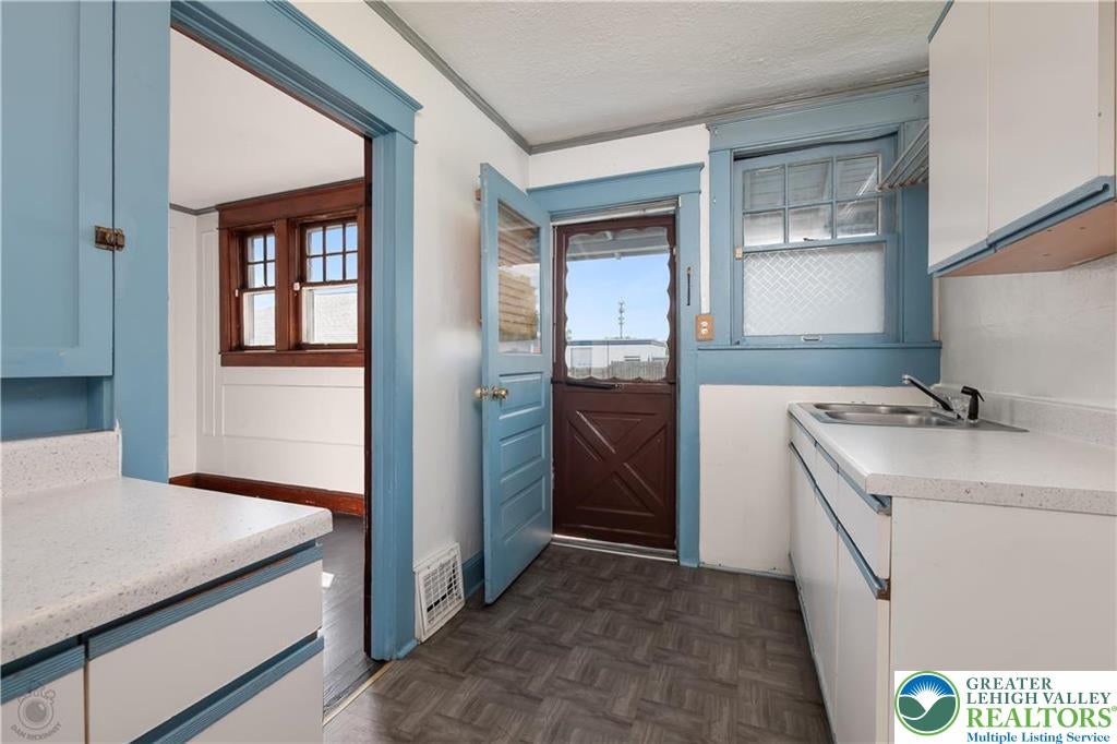 Palmer Twp, Pennsylvania, 18045, United States, 6 Bedrooms Bedrooms, ,2 BathroomsBathrooms,Residential,For Sale,1933685