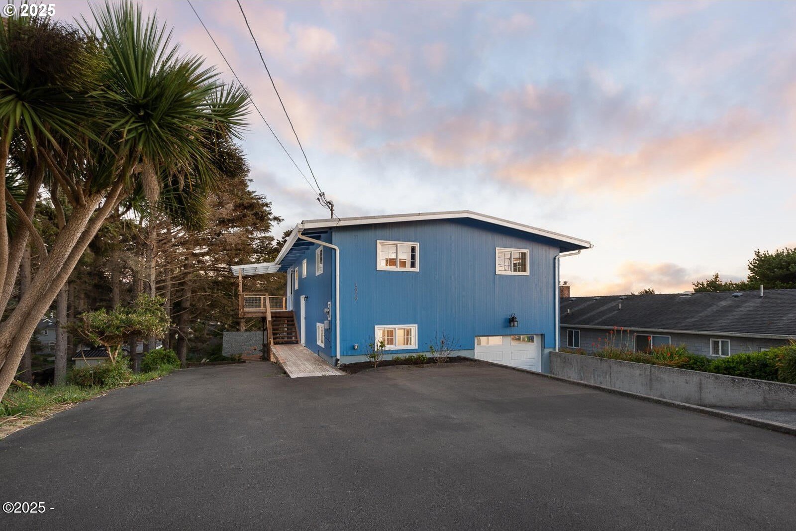 Lincoln City, Oregon, 97367, United States, 3 Bedrooms Bedrooms, ,2 BathroomsBathrooms,Residential,For Sale,1927014