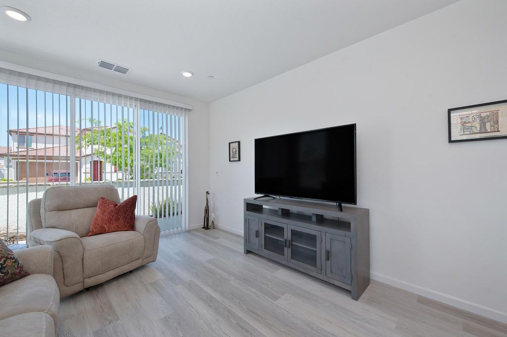 Roseville, California, 95747, United States, 3 Bedrooms Bedrooms, ,3 BathroomsBathrooms,Residential,For Sale,1795538