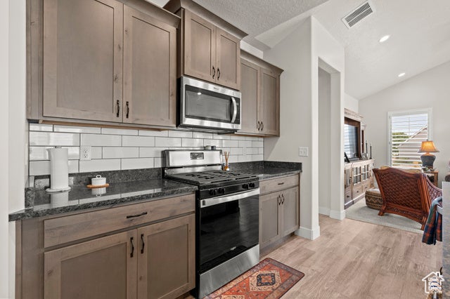 Salem, Utah, 84653, United States, 3 Bedrooms Bedrooms, ,3 BathroomsBathrooms,Residential,For Sale,1943257