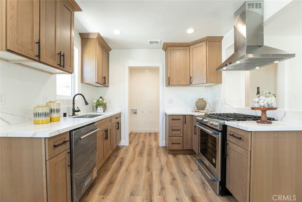 Los Angeles, California, 90066, United States, 3 Bedrooms Bedrooms, ,1 BathroomBathrooms,Residential,For Sale,1938749