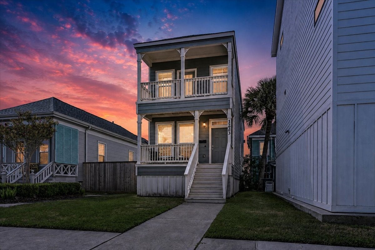 Avenue M , Galveston, TX 77550