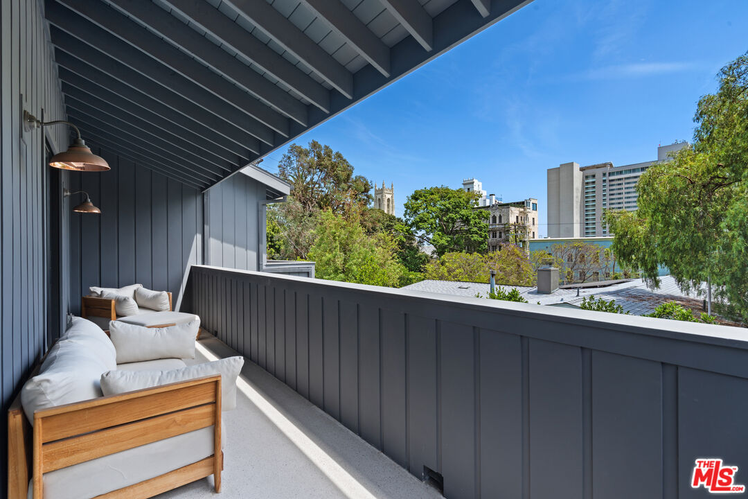 Los Angeles, California, 90068, United States, 4 Bedrooms Bedrooms, ,4 BathroomsBathrooms,Residential,For Sale,1897073