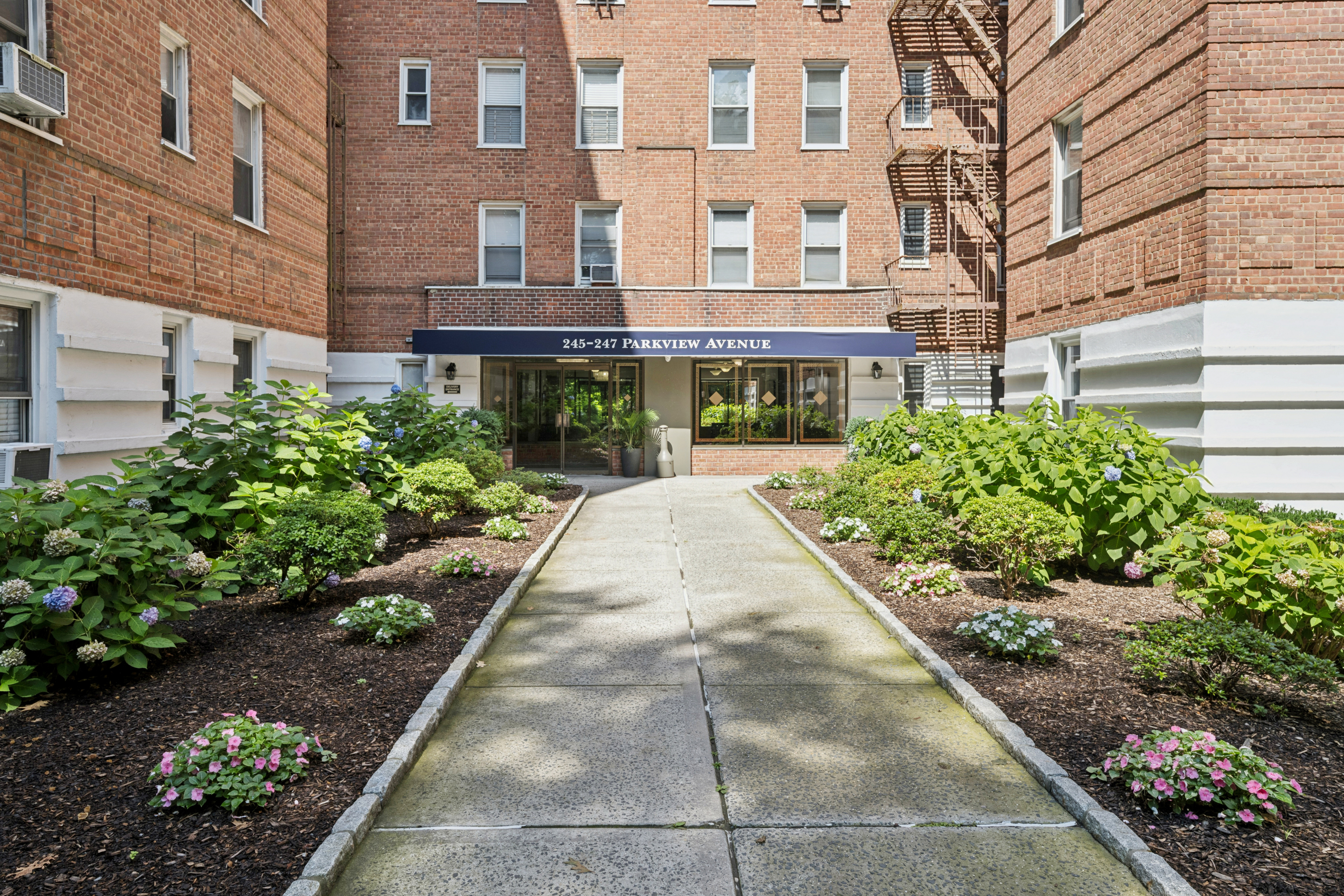  247 Parkview Avenue - 物件實景