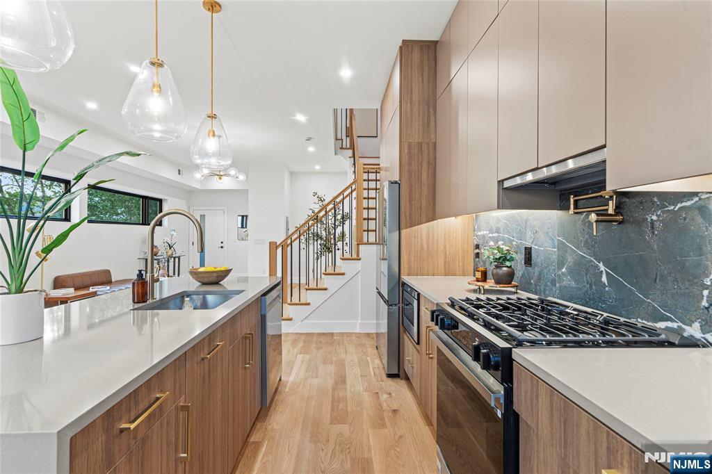 Jersey City, New Jersey, 07307, United States, 3 Bedrooms Bedrooms, ,3 BathroomsBathrooms,Residential,For Sale,2002133