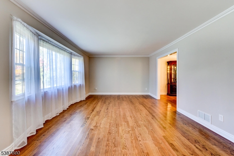 Branchburg Twp., New Jersey, 08876, United States, 4 Bedrooms Bedrooms, ,3 BathroomsBathrooms,Residential,For Sale,1992808