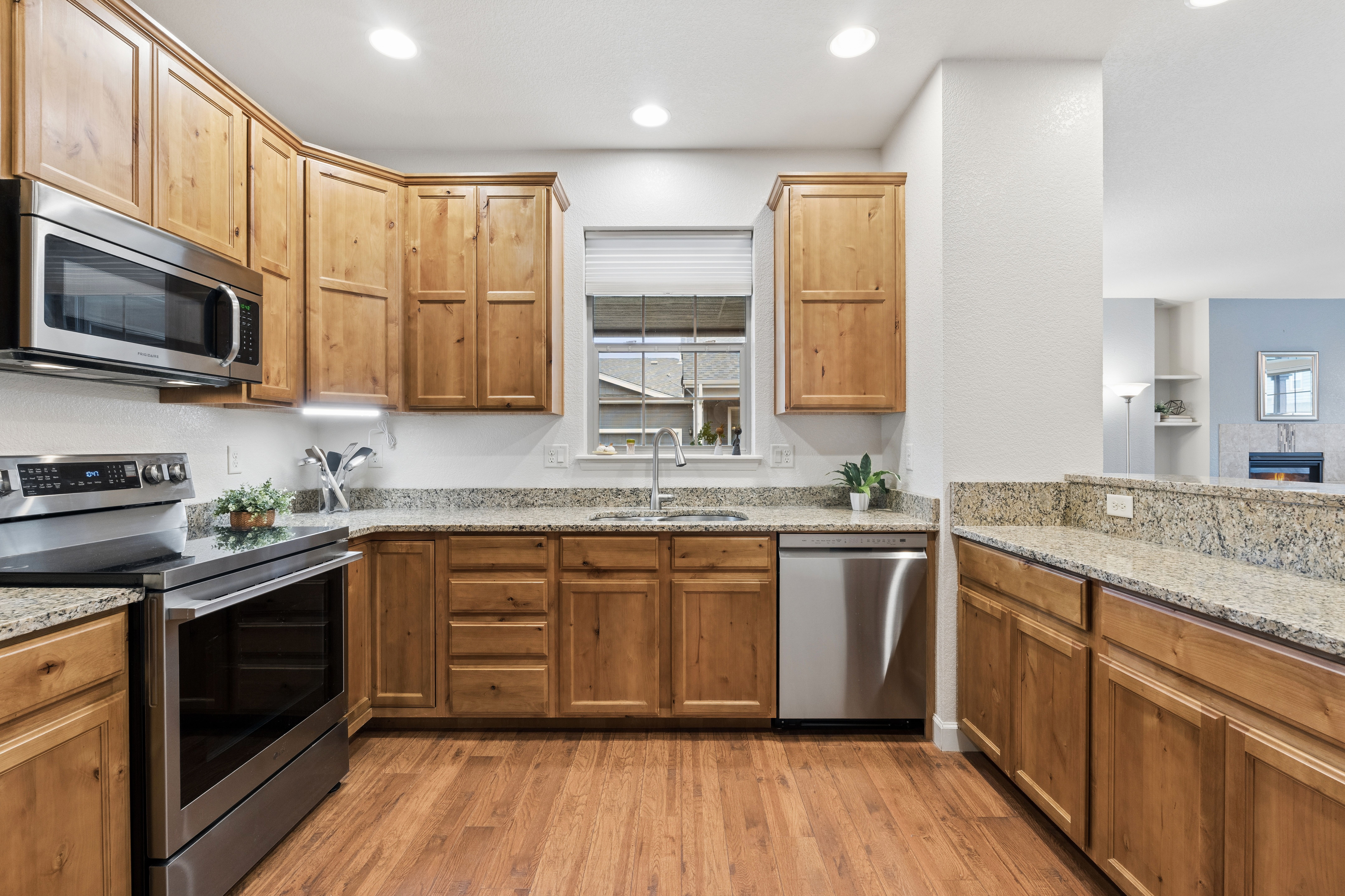 Truly Move-In Ready, Well-Maintained Duplex in the Desirable Town of Loveland - 物件實景