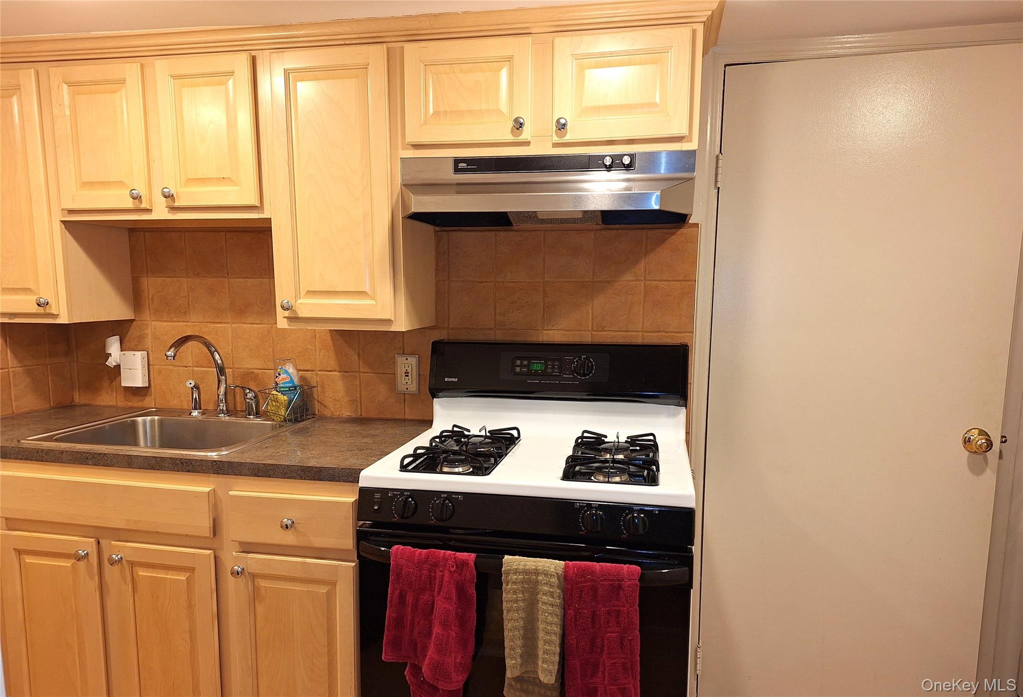 Woodhaven, New York, 11421, United States, 4 Bedrooms Bedrooms, ,2 BathroomsBathrooms,Residential,For Sale,2048228