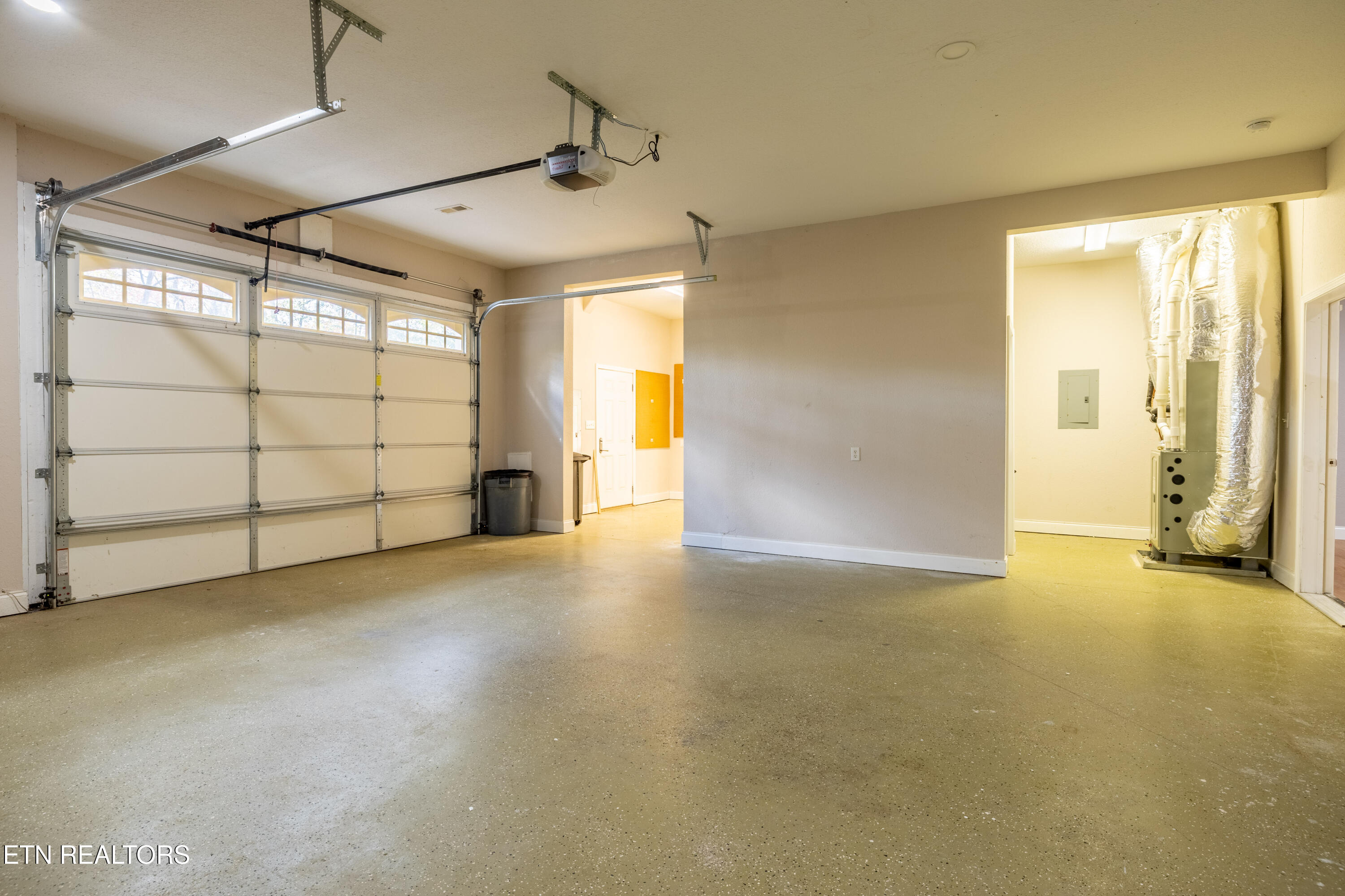 Maryville, Tennessee, 37803, United States, 4 Bedrooms Bedrooms, ,5 BathroomsBathrooms,Residential,For Sale,1984597