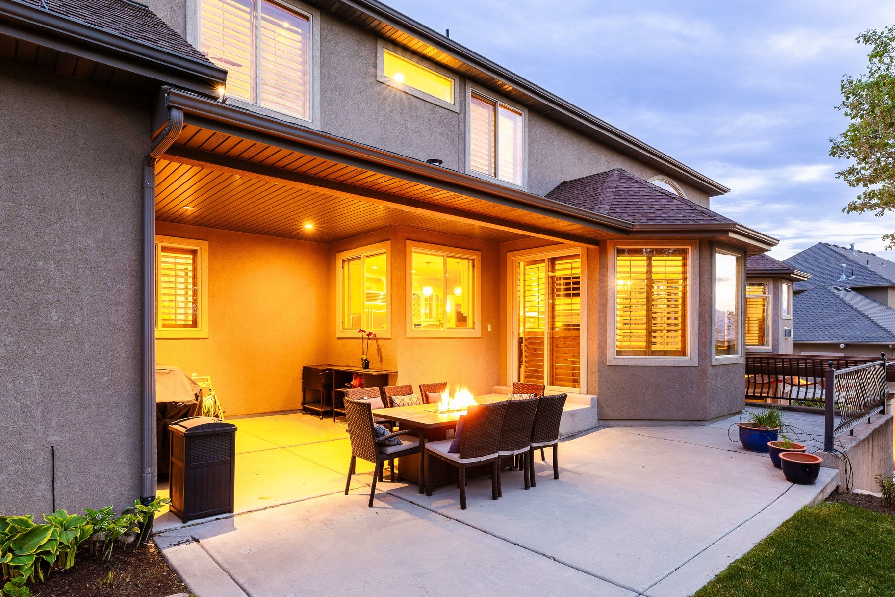  Custom 2-Story Parade Home with Dolphin Bolderscape Grotto Pool & 6 Car Garage - 物件實景