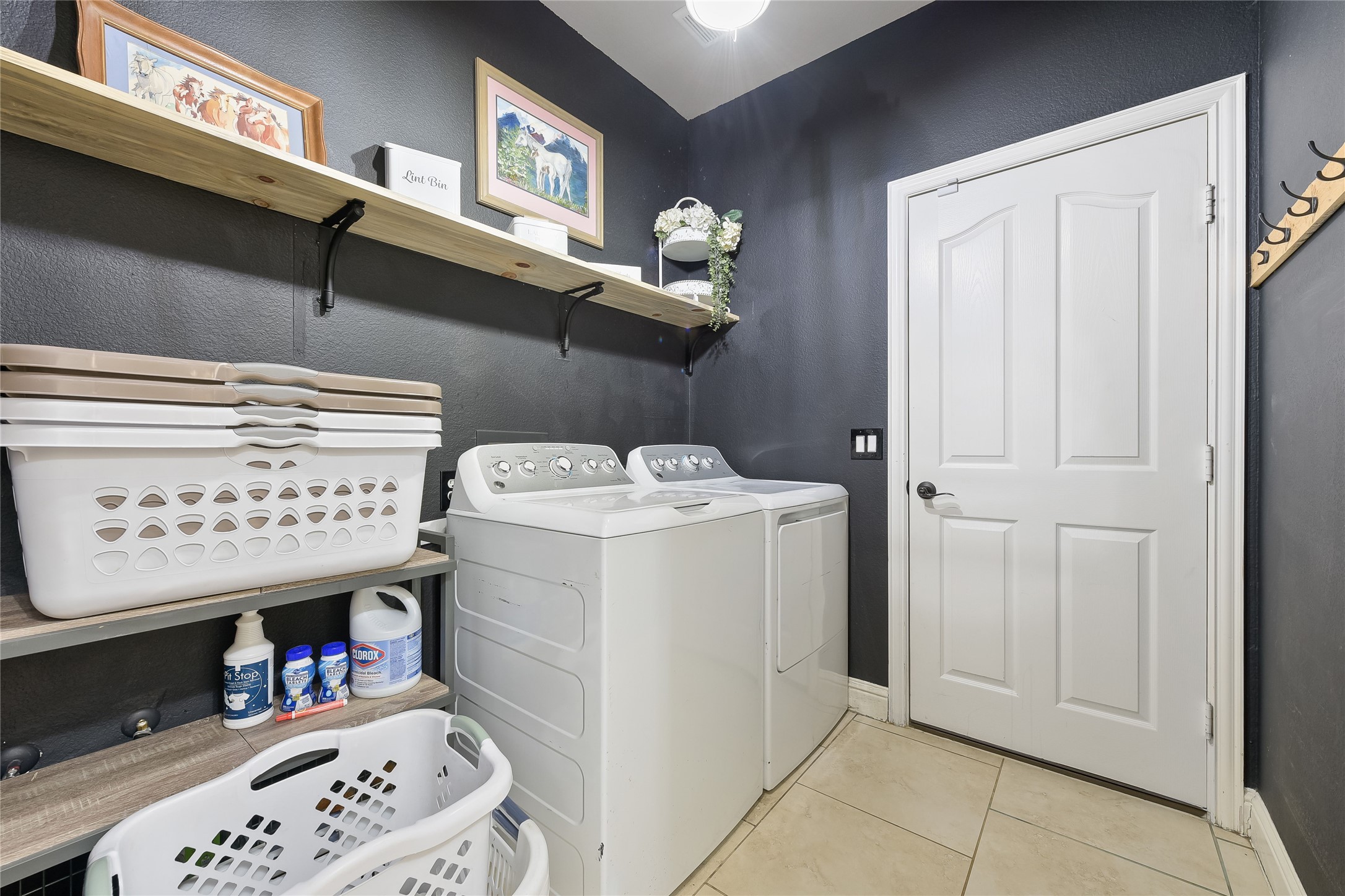 Burleson, Texas, 76028, United States, 4 Bedrooms Bedrooms, ,4 BathroomsBathrooms,Residential,For Sale,1874251