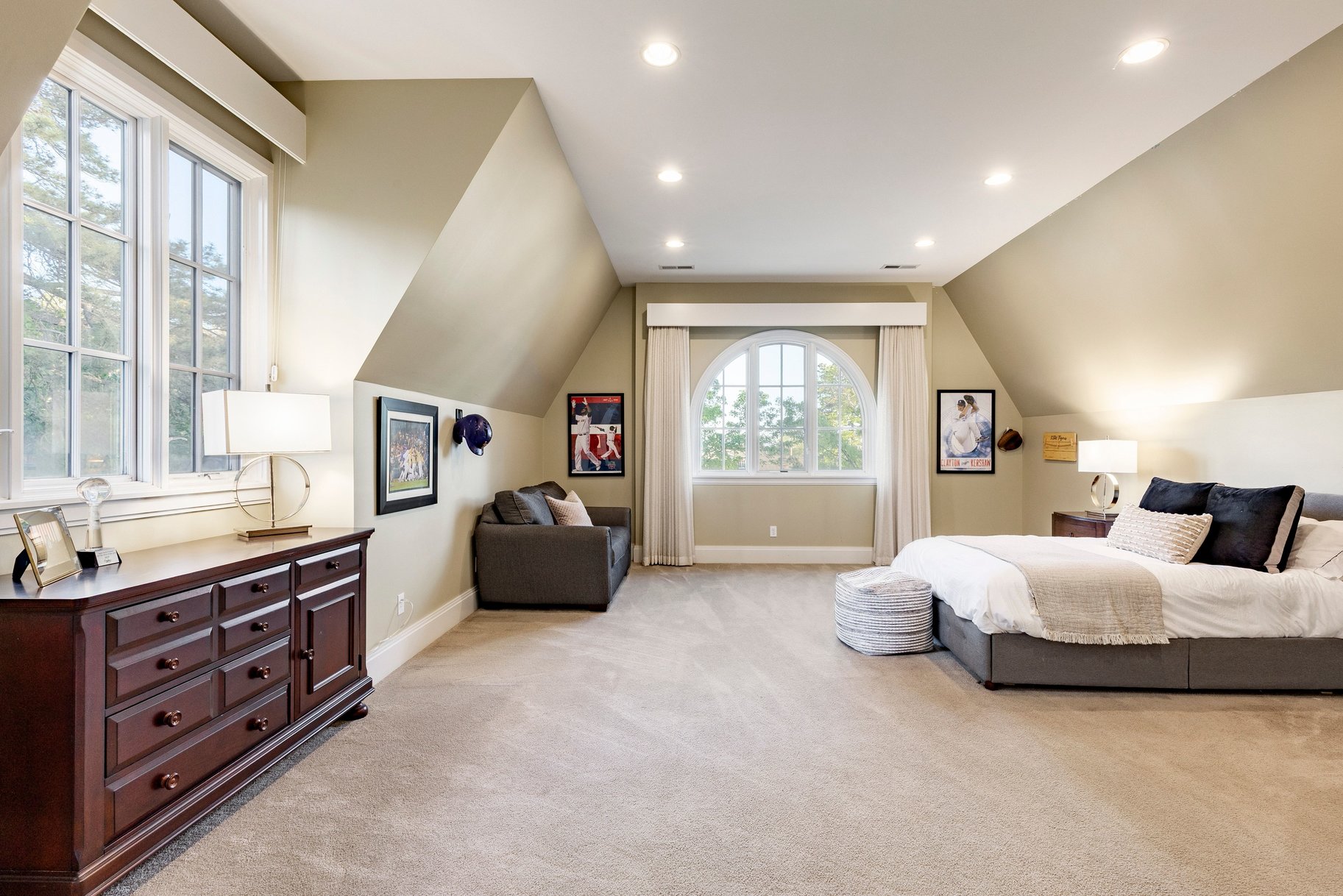  Stunning Custom Build on Millcreek Way - 物件實景