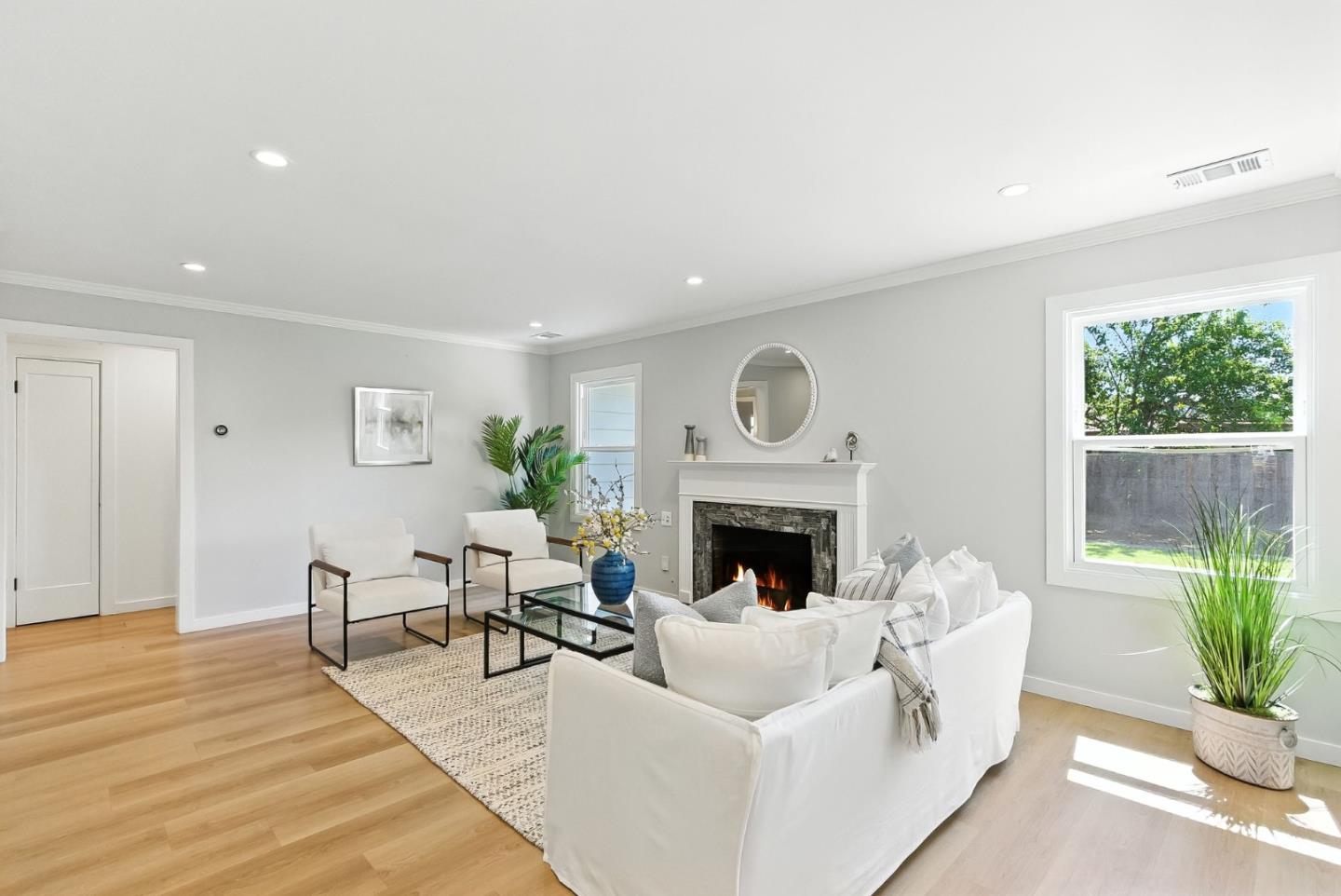 Redwood City, California, 94063, United States, 2 Bedrooms Bedrooms, ,1 BathroomBathrooms,Residential,For Sale,1885449