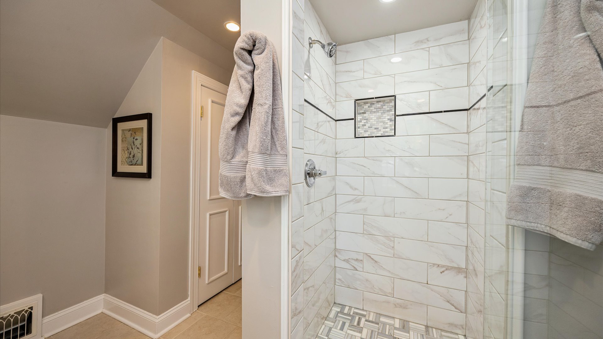 La Grange, Illinois, 60525, United States, 3 Bedrooms Bedrooms, ,3 BathroomsBathrooms,Residential,For Sale,1991059