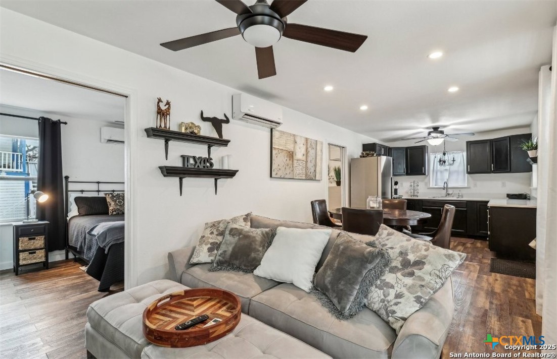 San Antonio, Texas, 78204, United States, 4 Bedrooms Bedrooms, ,4 BathroomsBathrooms,Residential,For Sale,1989633