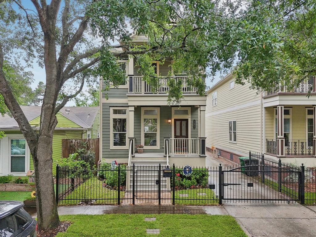 Houston, Texas, 77008, United States, 3 Bedrooms Bedrooms, ,3 BathroomsBathrooms,Residential,For Sale,1931769