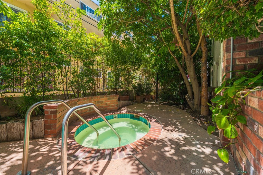 Los Angeles, California, 90024, United States, 2 Bedrooms Bedrooms, ,2 BathroomsBathrooms,Residential,For Sale,1828598