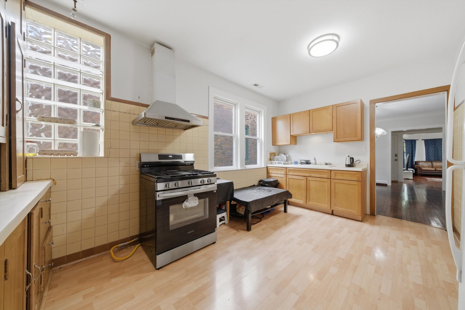Chicago, Illinois, 60659, United States, 9 Bedrooms Bedrooms, ,Residential,For Sale,2040474