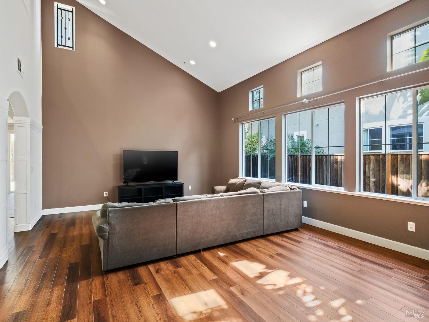 Vacaville, California, 95687, United States, 5 Bedrooms Bedrooms, ,4 BathroomsBathrooms,Residential,For Sale,1828372