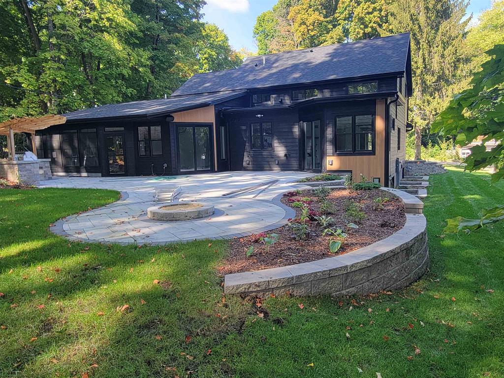 Madison, Wisconsin, 53704, United States, 4 Bedrooms Bedrooms, ,5 BathroomsBathrooms,Residential,For Sale,1973906